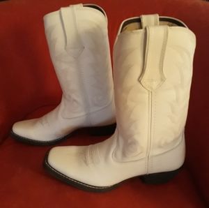White Cowgirl Boots: Durango sz 8